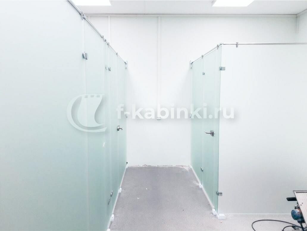 Физиотерапевтическая кабина Тип 5: «стенки из стекла + стеклянная дверь»